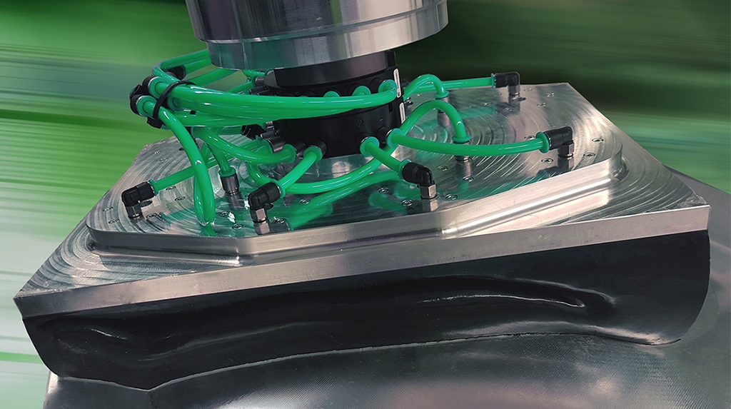 Cevotec big gripper on mold Cevotec A4 size gripper on mold